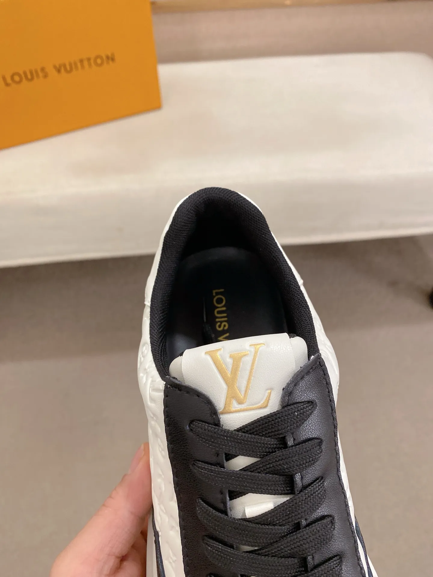 Men's shoes💰:420💰🇮🇹🇮🇹LV Louis Vuitton. The latest trendy casual shoes are popular in physical stores in sizes 38-44. New spring and summer comfortable imported custom original cowhide, unique jacquard fabric element design. Paired with sheepskin lining, Lv original bottom, [taiyang][taiyang] high-end packaging and high quality💪Details determine the quality, you can enter and leave the counter at will, welcome to compare🇮🇹